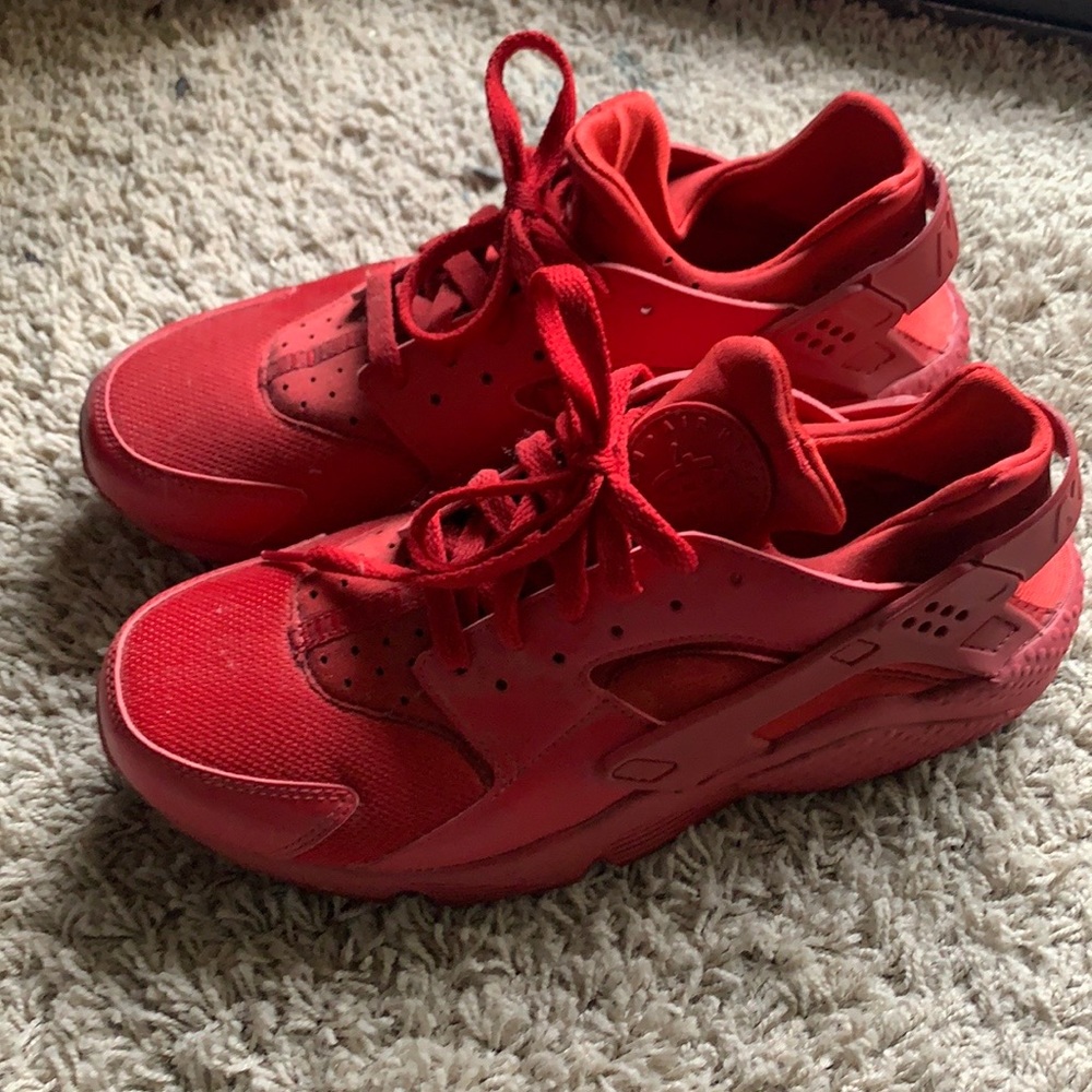 Nike huarache triple red